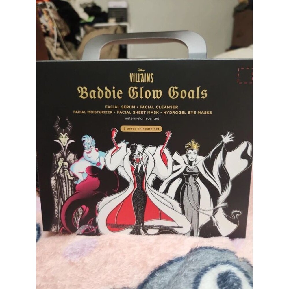 Disney Villans Baddie Glow Goals Beauty Set